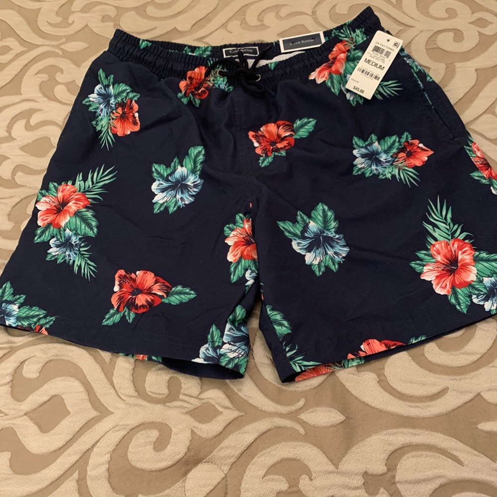 Men’s charter club swim trunks size medium. NWT